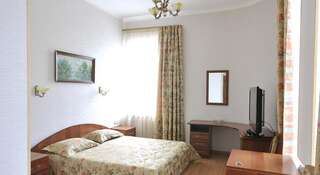 Гостиница Кадгарон Владикавказ Улучшенный двухместный номер с 1 кроватью или 2 отдельными кроватями-1