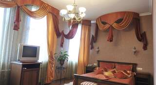 Гостиница Кадгарон Владикавказ Люкс с балконом и кроватью размера «king-size»-1